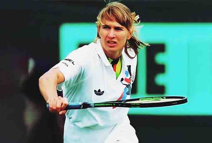Steffi retirou-se das quadras em 1999 e foi introduzida no International Tennis Hall of Fame em 2004. É casada com o também ex-tenista Andre Agassi.