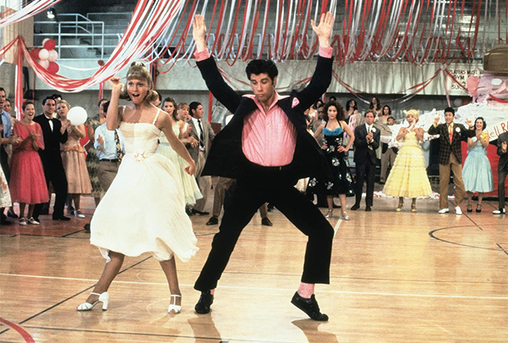 Nos dois primeiros, Travolta reforçou o seu grande talento para a dança e ficou marcado por grandes coreografias da história do cinema.