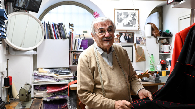 Raniero Mancinelli, 86 anos, é um dos últimos alfaiates eclesiásticos de Roma 