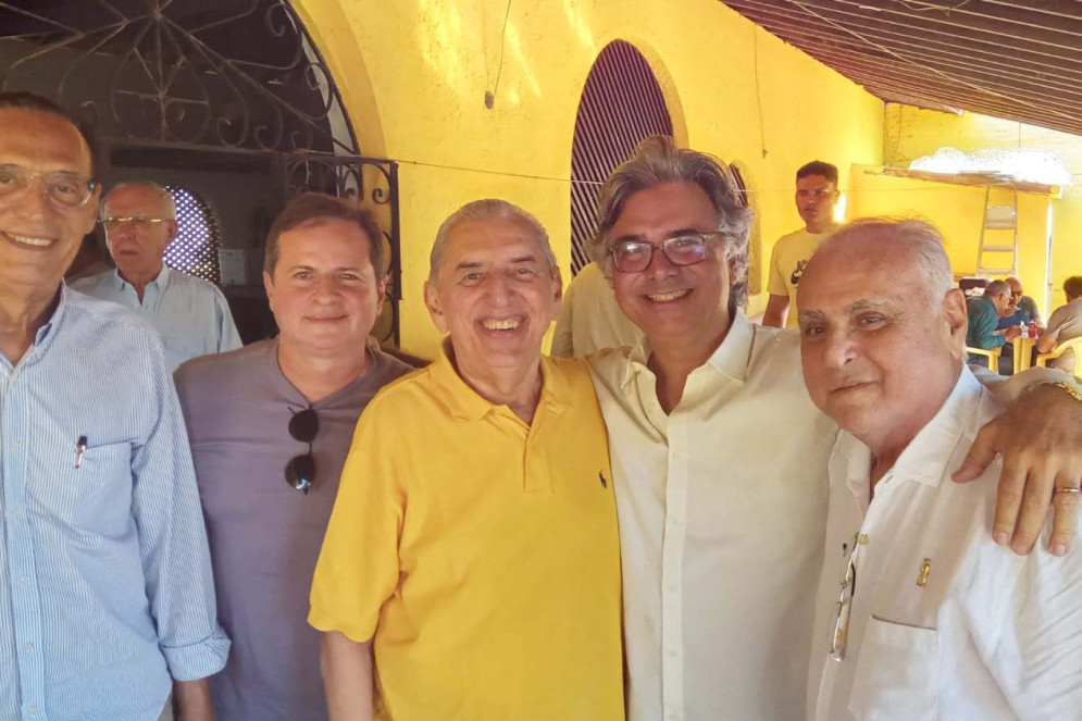 Comissão de Frente-Aristófanes Canamary, Marquinhos Borges, Antonio dos Santos, Nestor Chaves e Roberto  Pessoa