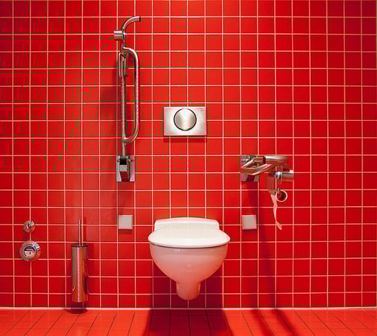 Dica número 6: Não guarde em qualquer lugar do banheiro - Caso você use a lente que dura por um mês, é essencial que você guarde com muita atenção, pois deixar em qualquer parte do banheiro pode significar um dano financeiro bem significativo. 