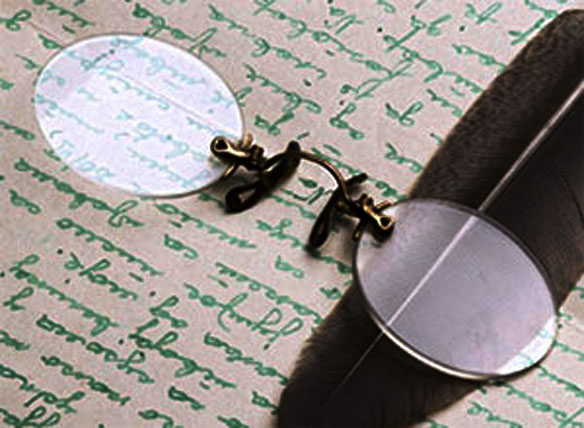 Dica número 5: Usar óculos quando estiver em casa - Muitas pessoas usam a lente de contato pois não querem sair de casa usando óculos. Caso esse seja o seu caso, tente usar óculos dentro de casa pois você ficará menos dependente da lente e seu olho conseguirá respirar melhor. 