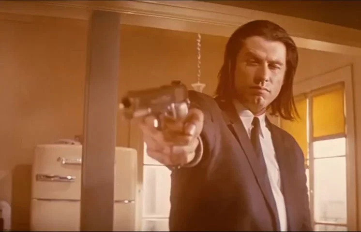 No ano seguinte, em 1977,  gravou e protagonizou o filme Os Embalos de Sábado à Noite. Para muitos, este é um dos três grandes sucessos de Travolta, ao lado de Grease (1978) e Pulp Fiction (1994).
