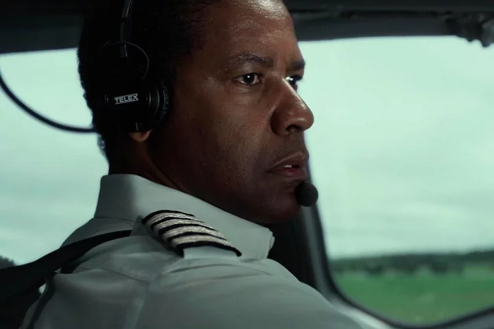 O fato de ser piloto, inclusive, fez com que o roteiro do filme O Voo(2012), fosse escrito para ele. Mas Travolta recusou o papel porque achou bobagem a cena do avião voando de cabeça para baixo. Denzel Washington ganhou o papel e foi indicado ao Oscar. 