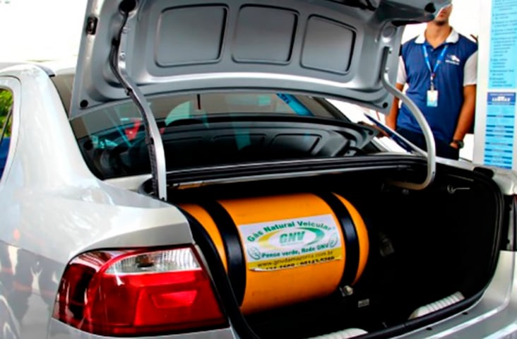 Por outro lado, há desvantagens no GNV. O cabeçote do motor pode trincar, já que o sistema recebe maior pressão e corre risco de pequenas fissuras.