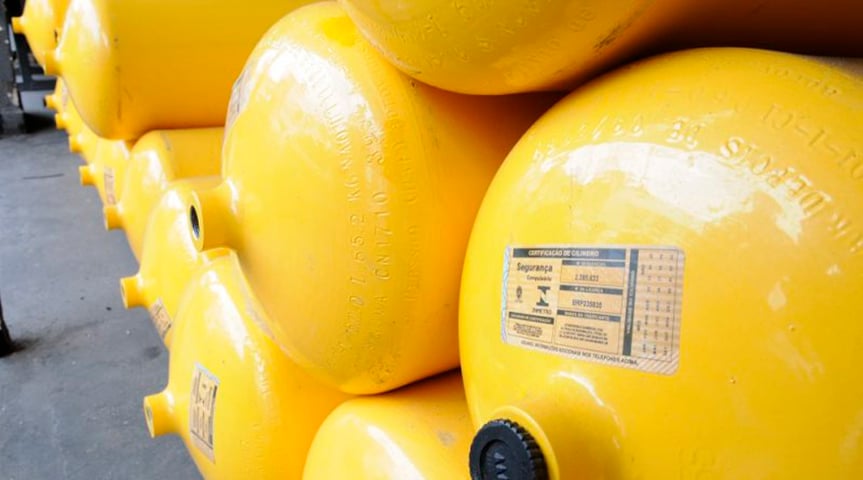 Outra desvantagem é o maior desgaste dos cabos de vela.  A vida útil desses componentes pode cair de 30.000 quilômetros para praticamente a metade. 