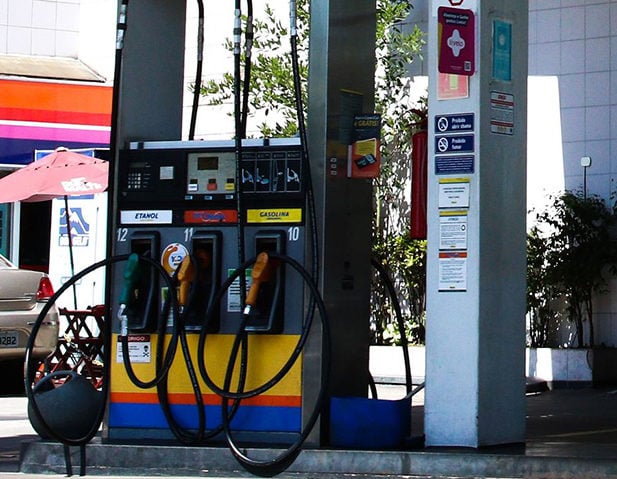 A pressão máxima de GNV oferecida pelo posto deve ser de 220 quilograma-força por centímetro - limite de segurança determinado pela AFP. Os motoristas não têm como verificar isso, mas os frentistas devem ter atenção. 