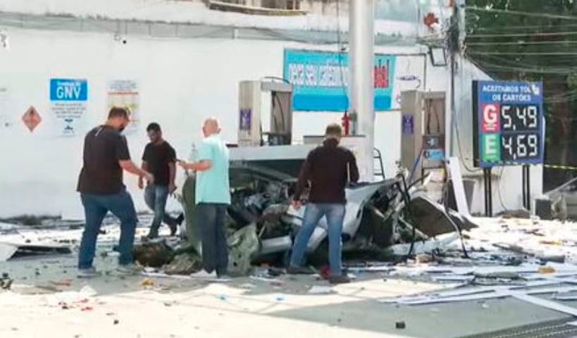 Técnicos do Instituto Estadual do Meio Ambiente (Inea), da Naturgy (Concessionária de Gás), representantes da Prefeitura e peritos da Polícia Civil foram ao posto para analisar o caso. 
