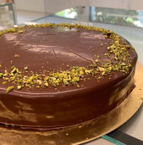 5º) Torta Garash (Bulgária): Sobremesa clássica da Bulgária, criada no fim do século 19 pelo confeiteiro húngaro Károly Garash. É feito principalmente com chocolate amargo e nozes.