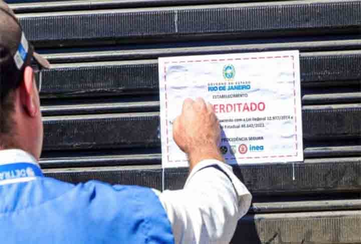 No fim de agosto, agentes da Operação Desmonte interditaram dois ferros-velhos em Duque de Caxias e São João de Meriti, na Baixada Fluminense. Eles atuavam sem credenciamento no Detran-RJ e comercializavam peças sem nota fiscal que comprovasse a procedência do material.
