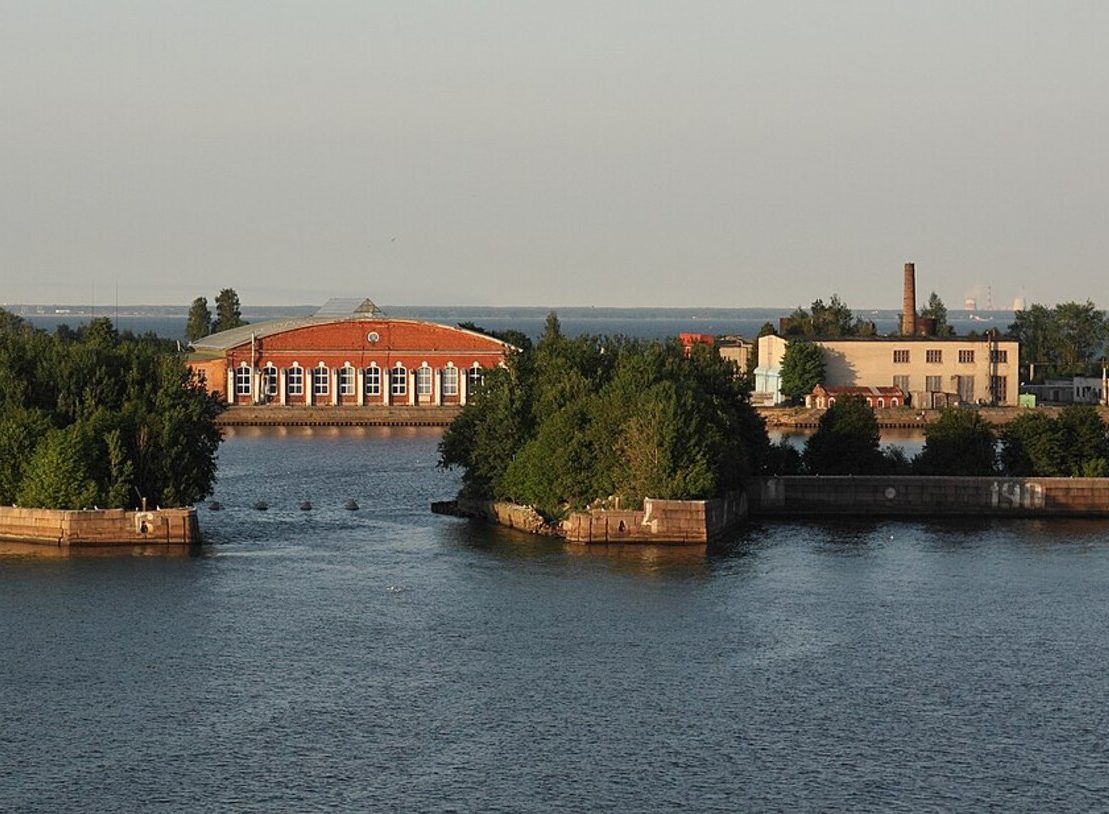 Ilha de Kotlin, Rússia (área: 295 km²): Localizada no Golfo da Finlândia, especificamente na cidade de Kronstadt, a ilha foi o palco da Revolta de Kronstadt, em 1921.