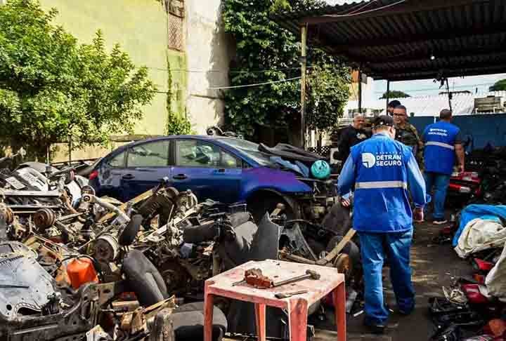 No sistema Desmonte-RJ, os interessados em comprar peças podem checar se a empresa está credenciada pelo Detran-RJ e ter a segurança de que os produtos possuem origem lícita. 
