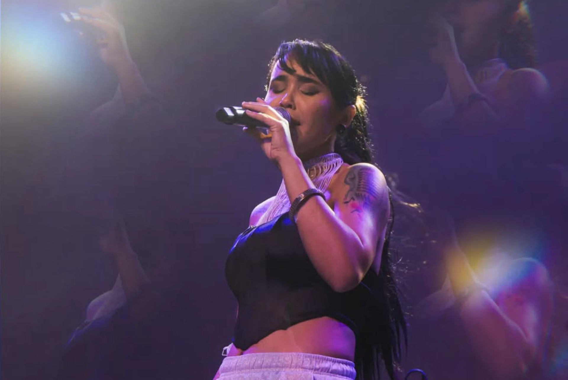 Tatianna Freitas se apresenta no Hoots Gastropub