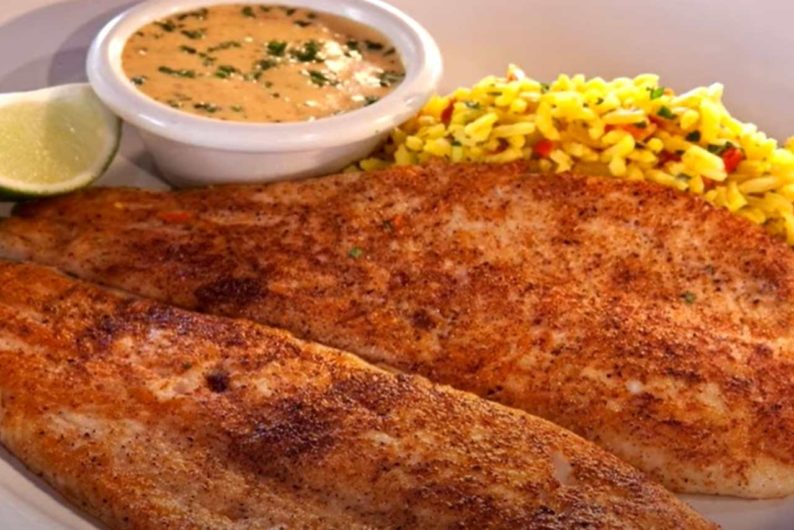 A exemplo do linguado, a tilápia pode ser grelhada, assada, frita ou cozida no vapor. Devido ao seu sabor suave, o melhor é servir esse tipo de peixe com molhos e acompanhamentos mais intensos.