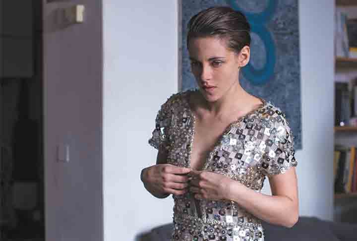 A jovem também é médium e está tentando se comunicar com seu irmão gêmeo falecido, que recentemente morreu de um problema cardíaco.