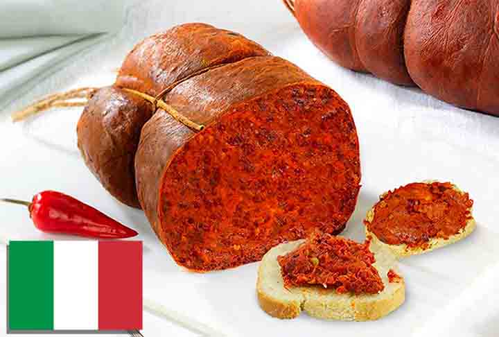 6º) Nduja (Itália) - Originária de Spilinga, na Calábria, a nduja é uma iguaria italiana feita de carne de porco curada e temperada com pimenta, apresentando uma textura cremosa semelhante à de um patê.