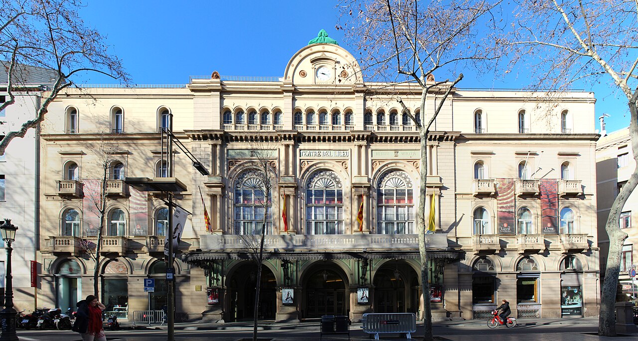 Liceu (Barcelona, Espanha) - O Gran Teatre del Liceu é uma das mais importantes casas de ópera da Espanha e da Europa, com uma história rica e uma programação de alto nível.