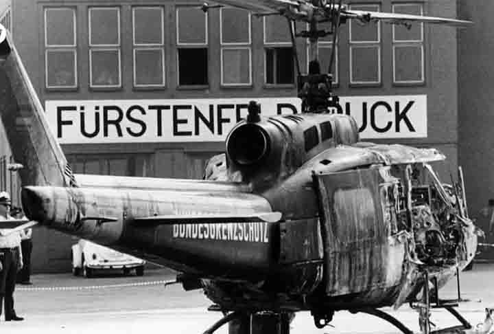 À noite, foi organizada uma tentativa de resgate que envolveu a transferência dos reféns e terroristas para o aeroporto militar de Fürstenfeldbruck, onde as autoridades planejavam realizar uma emboscada.