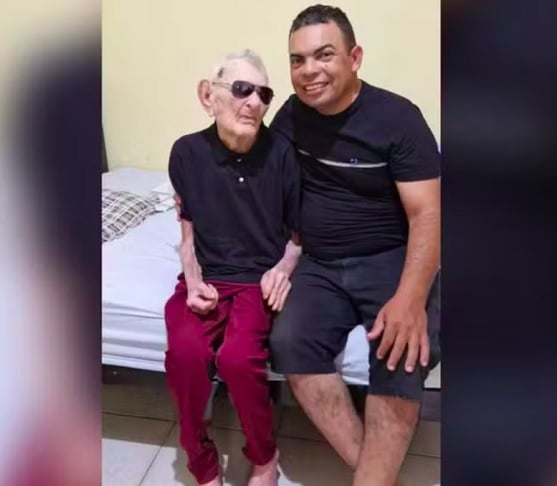 “Ele mora lá e vive naturalmente bem, se alimenta bem, dorme bem, conversa, entende tudo, conhece todo mundo. Os filhos, ele conhece pela voz”, contou um dos filhos.