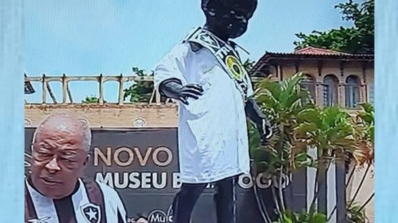 Furacão do Tri e grande ídolo do Glorioso é o 'escolhido' para vestir a estátua. Se o Bota é campeão, o Manequinho usa a camisa! 