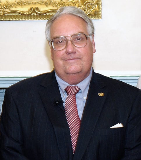 “Não é tão fácil doar dinheiro se você quiser fazer isso de forma inteligente, se você quiser ser inteligente sobre isso. É incrível que ele nos tenha dado essa oportunidade”, declarou Howard.