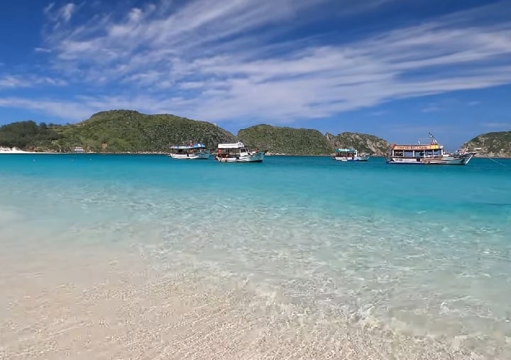 A região ainda abriga várias outras praias paradisíacas, como a Praia do Farol (foto), Praia Grande e a Praia dos Anjos.