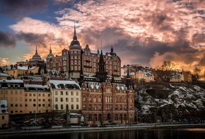 Outra curiosidade ligada a Estocolmo é onde os Prêmios Nobel são entregues todos os anos (com exceção do Prêmio Nobel da Paz, que é entregue em Oslo, Noruega), em cerimônia realizada em 10 de dezembro.