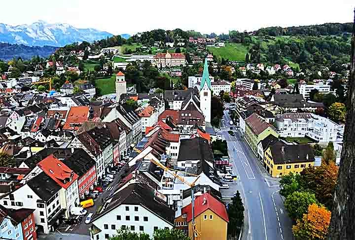 Feldkirch - Com uma atmosfera charmosa, com arquitetura gótica e renascentista, fica localizada no estado de Vorarlberg, na fronteira com a Suíça e o Liechtenstein, no oeste da Áustria.