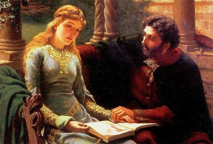 A igreja, além de todo seu valor histórico e arquitetônico, também carrega um simbolismo romântico. Ela estava na fase de projeto quando o professor de Teologia Abelardo se apaixonou pela aluna Heloise, numa época em que os mestres (assim como os padres) tinham que manter a castidade. 