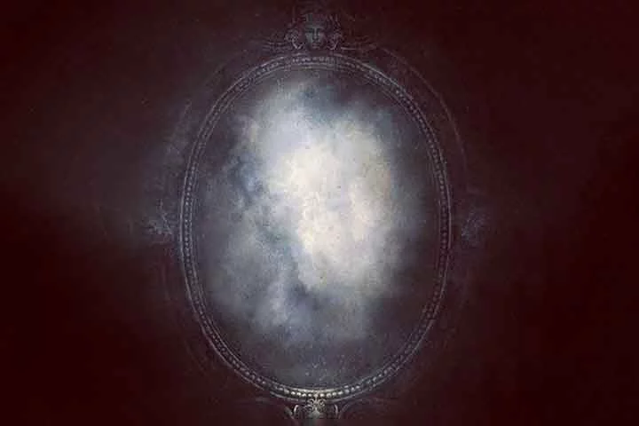 Poderes “mágicos” - Em diferentes civilizações, o espelho foi considerado um canal de predições pela “catoptromancia” (união de termos gregos para espelho e adivinhação). 
