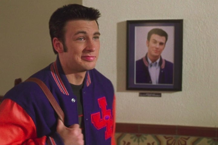 Sua carreira no cinema começou nos anos 2000, com participações em comédias adolescentes, como Não é Mais um Besteirol Americano (2001).