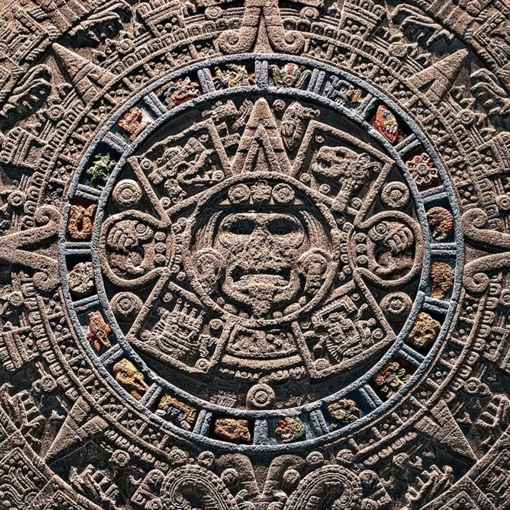 Os astecas formaram uma cultura mesoamericana que floresceu no centro do México no período pós-clássico, de 1300 a 1521. Eles incluíam diferentes grupos étnicos do México central, que falavam a língua náuatle e dominaram grandes partes da Mesoamérica entre os séculos XIV ao XVI.