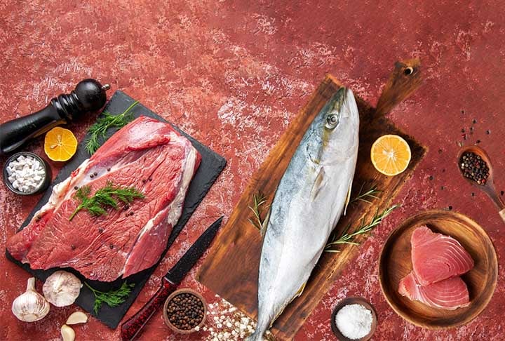 Carnes magras e peixes - Atum e salmão são ótimas opções diárias, pois contêm triptofano, presente na proteína, que ajuda no combate à depressão e na melhora do humor. Carne de boi magra é uma alternativa. 