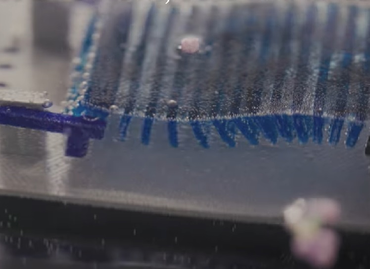 Nesse caso, o robô imitaria o movimento do caracol para conduzir o fluxo de água e resgatar partículas flutuantes. 