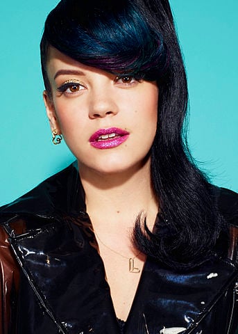 A cantora inglesa Lily Allen é um desses casos. Ela fez hipnoterapia para deixar de ter problemas de peso. As dietas não davam certo e Lily decidiu fazer hipnose para ter a sensação de saciedade com menor quantidade de alimentos. Mas aí também deixou de beber e de fumar com o tratamento. 