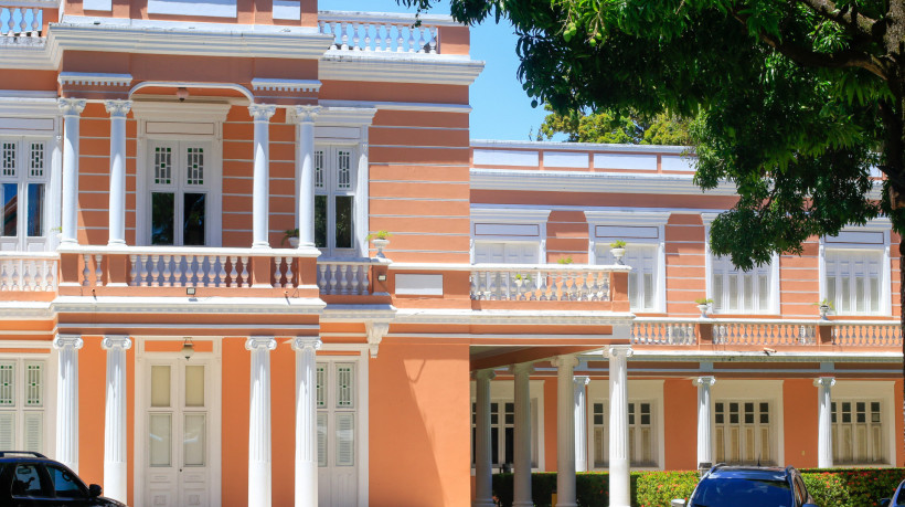 ￼FACHADA Reitoria UFC, na Avenida da Univerdade 