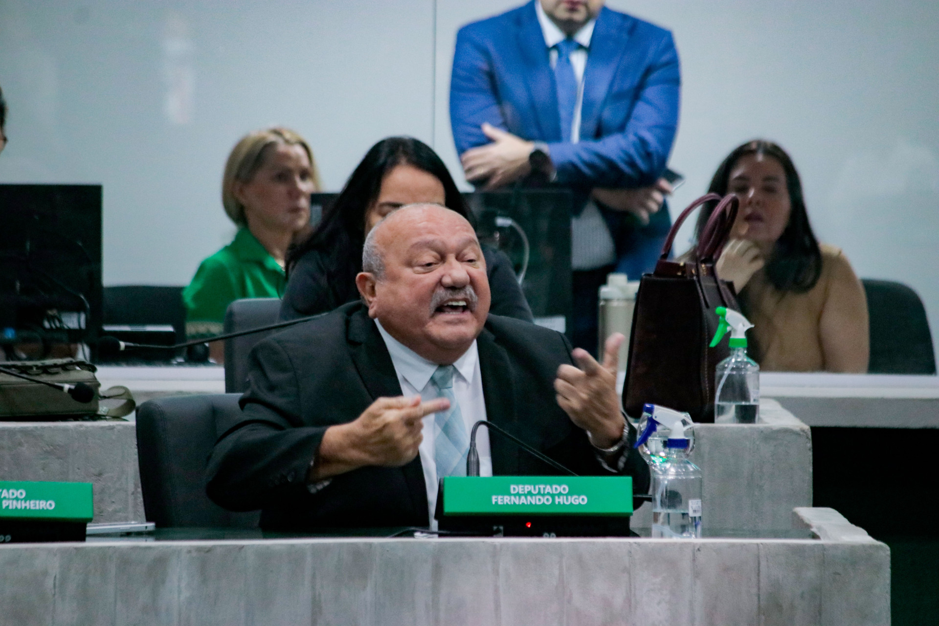 FORTALEZA, CEARÁ, BRASIL, 13-12-2024: Evandro Leitão e romeu aldigueri presidem a votação na Alece sobre a indicação de Onélia Santana que será conselheira do TCE Ceará. (Foto: Samuel Setubal/ O Povo)