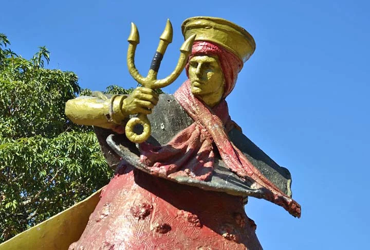 O Exu está associado ao poder sobre o mundo espiritual e dos humanos, uma espécie de mensageiro. E, como guardião, utiliza o poder do tridente para mostrar força e proteção.