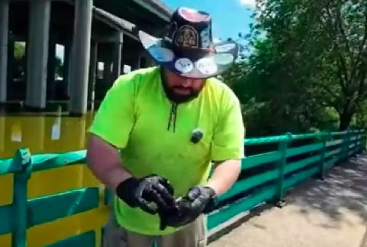 Ele me mostrou e assim que vi os dólares reais e as fitas de segurança, perdi o controle, relembrou Barbie em entrevista à emissora NY1. 