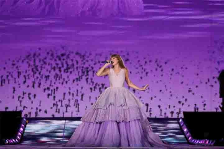  Antes de chegar à Europa, a turnê The Eras Tour passou pelas Américas do Norte e Sul, pela Ásia e Oceania.  

