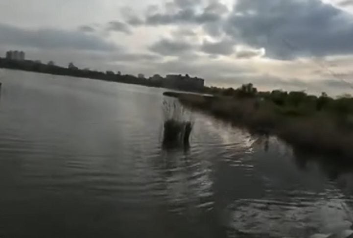 A pesca com ímã se tornou um hobby para o casal durante a pandemia e já rendeu outros achados inusitados, como uma granada da Segunda Guerra Mundial e outras armas.