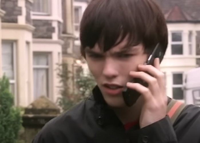 Entretanto, foi com sua atuação na série britânica Skins (2007-2008) que Hoult alcançou a verdadeira fama. Interpretando o personagem Tony Stonem, um adolescente manipulador e inteligente, ele conquistou o público e a crítica.