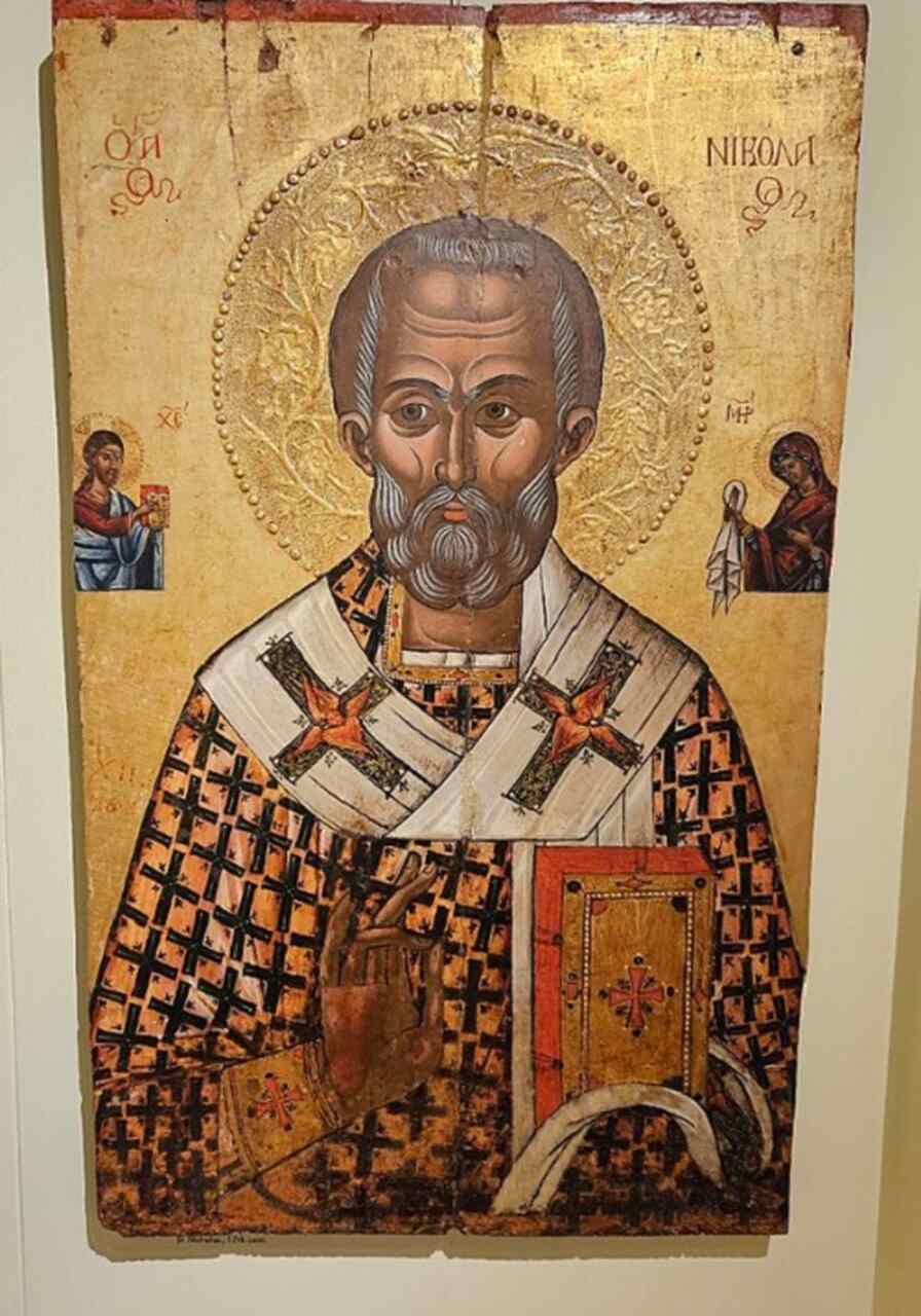 Em 1087, marinheiros italianos roubaram parte de seus restos mortais e os levaram para Bari, na Itália, onde ele foi santificado como São Nicolau de Bari.