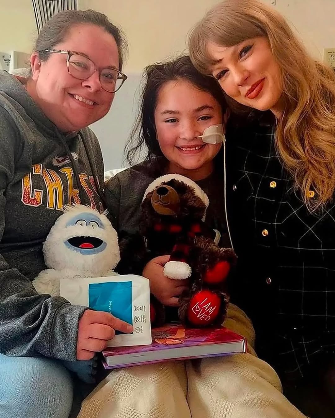 “Obrigada, Taylor Swift, por trazer um pouco de alegria para Rylie hoje!! Que maneira incrível de trazer um sorriso e criar uma memória!”, agradeceu a mãe de Rylie em post no Facebook. 
