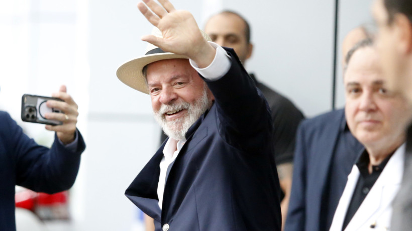 Presidente da República, Luiz Inácio Lula da Silva, ao receber alta após cirurgia no Hospital Sírio-Libanês 