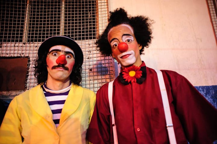 Escafura e Tortobias - Jovens formados pela Escola de Circo da Praça da Bandeira (RJ), Junior Melo e Cássio Duque começaram se apresentando nos trens e hoje têm a Companhia Inepta, especializada na arte da palhaçaria