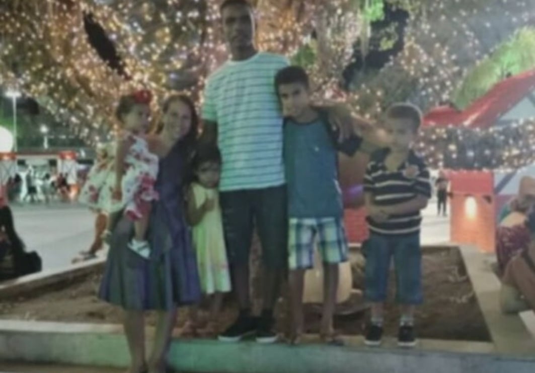 O motorista era Marcos Souza Santos. Como não havia qualquer sinal de frenagem, a polícia concluiu que ele dormiu ao volante. Também morreram a mulher, Edinalva, de 36 anos, e os 4 filhos de 10, 7, 4 anos e a bebê de 1 ano e 4 meses. 