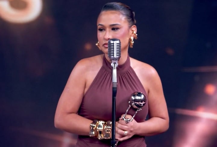 Ao receber o prêmio, a cantora se emocionou: Quero agradecer do fundo do meu coração à minha família, toda minha equipe, todas as pessoas envolvidas no meu trabalho e aos meus fãs do Brasil inteiro”.