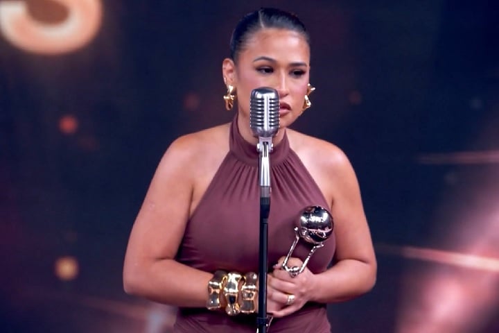 Para mim, é um presente muito especial poder estar aqui hoje. Foi um ano muito lindo, novamente, na minha carreira. Que bom poder continuar cantando a história do povo brasileiro, concluiu o agradecimento.