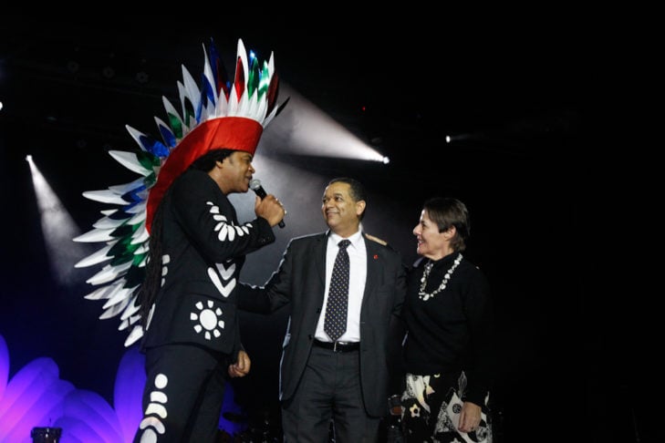 Um dos exemplos de seus projetos é a Fundação Cultural Carlinhos Brown, que promove a cultura afro-brasileira e a educação musical.